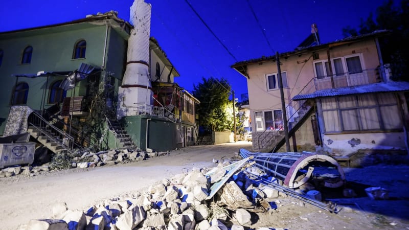 Silné zemětřesení zasáhlo Afghánistán. Úrady hlásí stovky mrtvých a více jak tisíc raněných