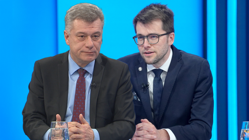 Spor o závadnosti bitcoinů: Nikdo nás neinformoval, tvrdil Blažek. Máte Google, namítl Michálek