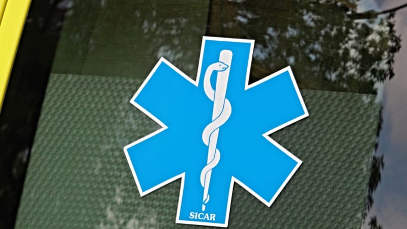 Tragický střet na Znojemsku: Zemřel řidič, žena z druhého auta skončila v nemocnici