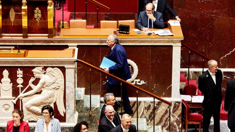 ANALÝZA: Ochromená Francie. Pád tamní vlády může strhnout i Evropskou unii