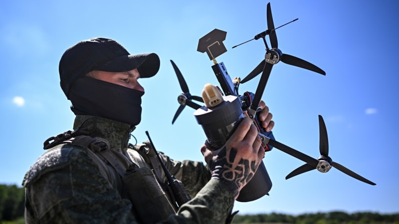 Putin zesměšňuje Trumpa, míní Sikorski. NATO by mohlo sestřelovat drony i nad Ukrajinou