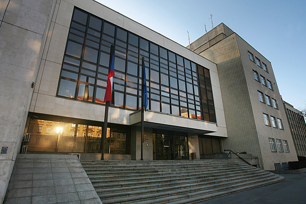 Na ministerstvu vnitra se rozšířil průjem, na Letné raději uzavřeli kantýnu