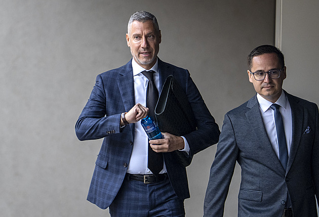 Soud v kauze Dozimetr začíná. Hlubuček bude vypovídat, Redl předal soudci obálku