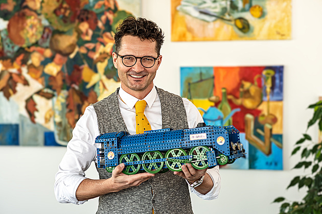 V Polici slaví sto let šroubování. Nový majitel povzbuzuje Merkur k návratu