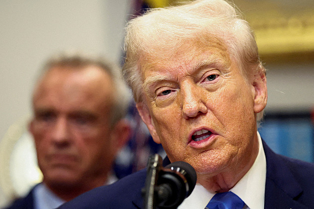 Paracetamol způsobuje autismus, varoval Trump těhotné. Za příklad dal Kubu