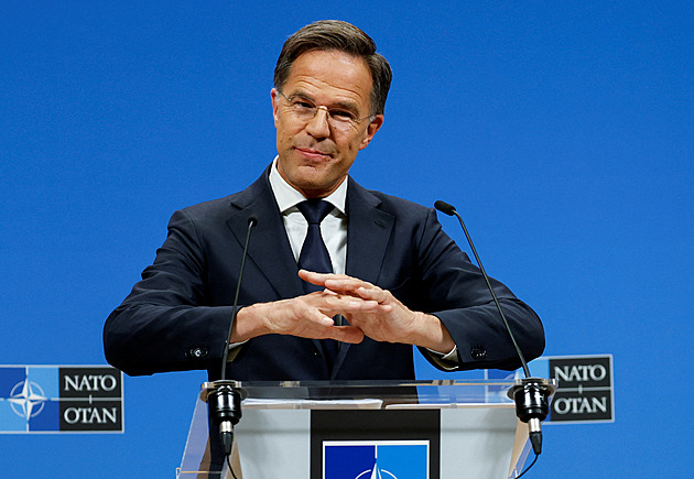 Nebyly bezprostřední hrozbou, tak jsme je vyprovodili, řekl Rutte k ruským letounům