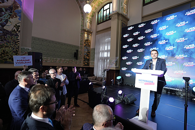 Skončí státní buzerace i zelené šílenství, slíbili Motoristé na závěr kampaně