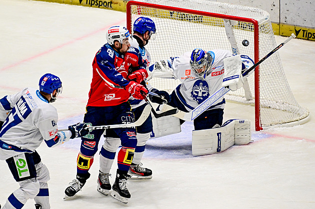 ONLINE: Pardubice odskakují, Olomouc srovnala se Spartou, Kometa vede