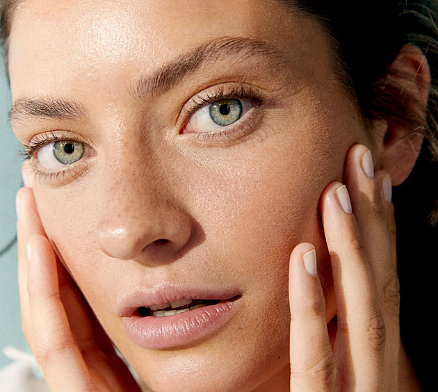 Čas na refresh. Správně vybraný peeling opečuje tvář, ruce i tělo