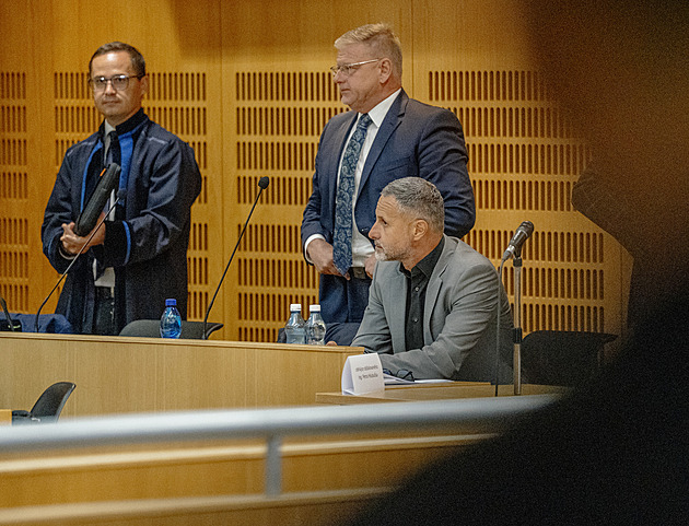 Další den Dozimetru u soudu. Redlův spolupracovník opět přiznal vinu