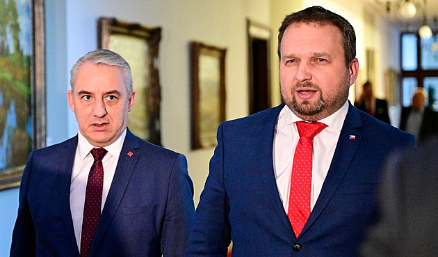 Na růst platů ve veřejné sféře chce vláda příští rok přidat 27 miliard korun