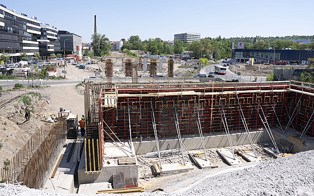 Libeňský most se nesmí zbourat, potvrdil Mlsna. Projekt na postavení repliky zastaven
