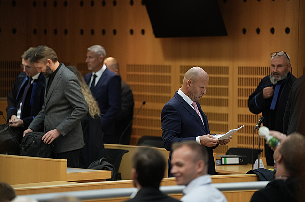 Peníze pro „Slepičáka“? Hlubuček u soudu odmítl vinu v kauze Dozimetr