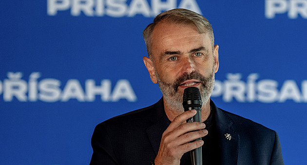 Šlachta podal trestní oznámení kvůli nemocničním zakázkám. Firma se brání