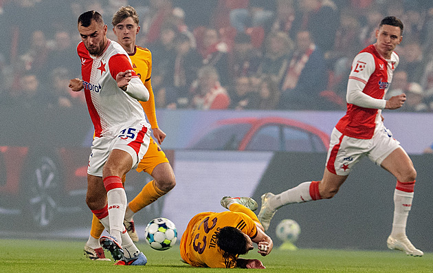 ONLINE: Slavia - Dukla 2:0, Chorý při návratu skóruje dvakrát, proměnil penaltu