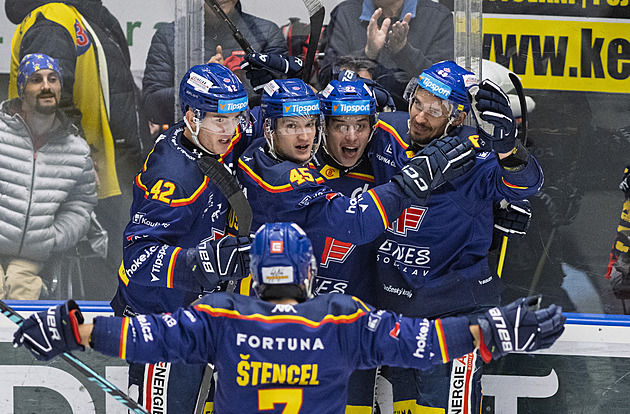 ONLINE: Motor uštědřil Kometě osmigólový debakl. Vítkovice vedou v Olomouc