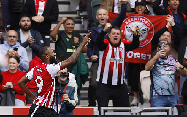 ONLINE: United nestíhají v Brentfordu, pak jdou do akce City, Chelsea i Wolves