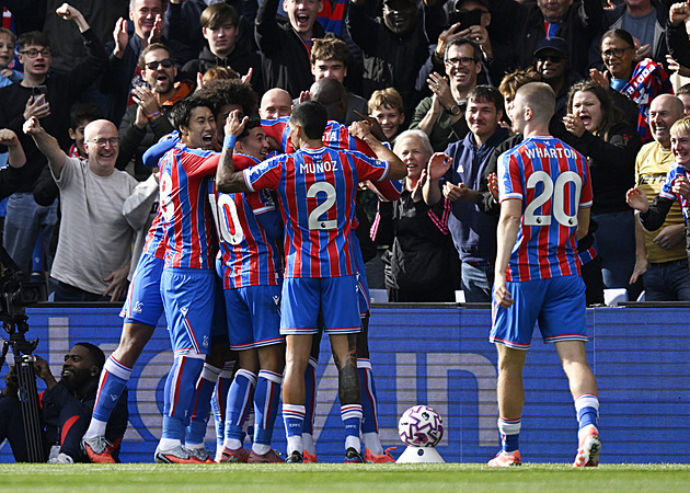 ONLINE: Krejčí v sestavě Wolves, Liverpool našel přemožitele. Padli i United a Chelsea