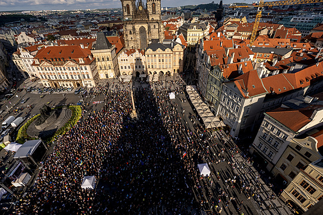 Na demonstraci v centru Prahy přišly tisíce lidí. Rusko tady nechceme, skandovaly