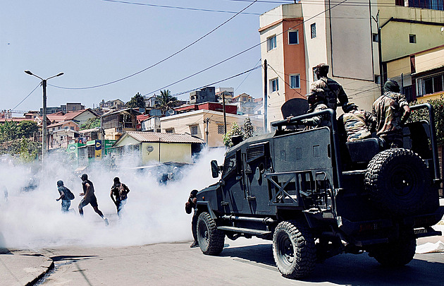 Protivládní protesty na Madagaskaru nabývají na síle. Policie použila slzný plyn