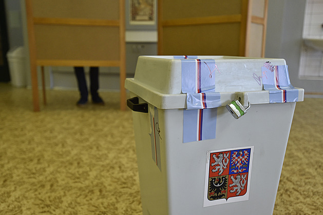 Miliony z byznysu s benzinem i kamerami. Kdo před volbami obdaroval české strany