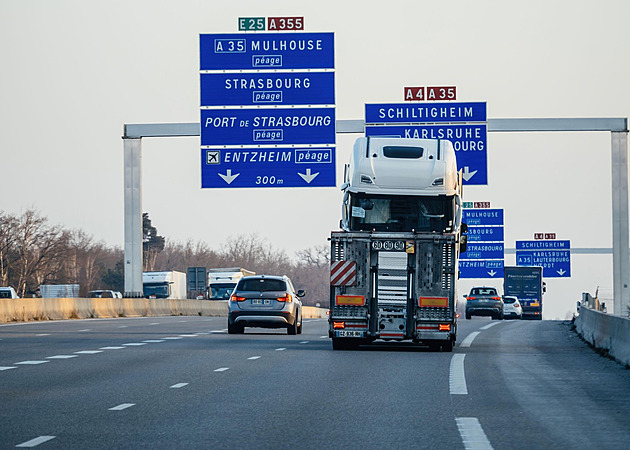 Český kamioňák dostal pokutu dva miliony eur za pašování cigaret ve Francii