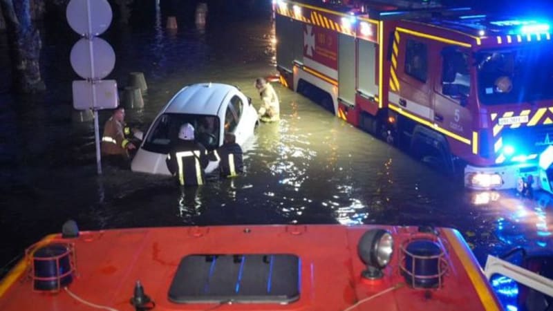 Tragické záplavy v Oděse: Utopila se celá rodina. Bez proudu jsou desetitisíce domácností 