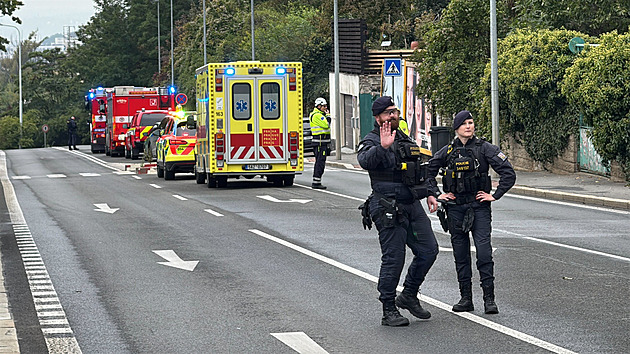 Pražská estakáda na Vysočanské uzavřena. Našla se u zastávky mina?