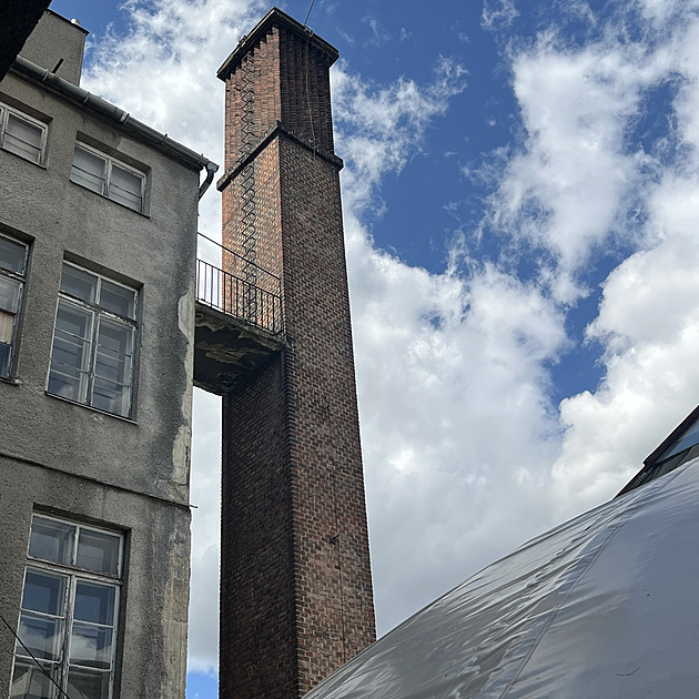 Komín opavské Bredy se už nezřítí, část rozebraných cihel se použije znovu