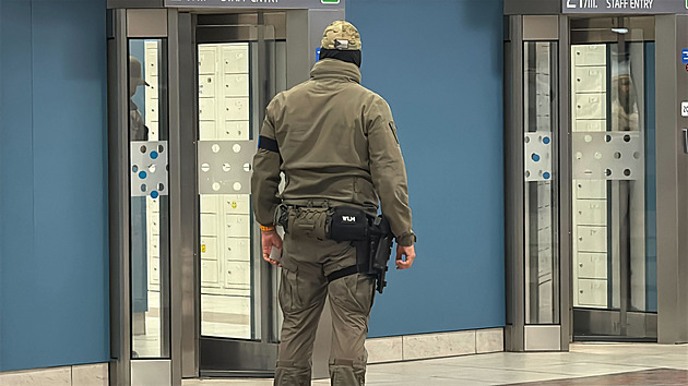 Anonym hrozil pražskému letišti drony, nepřiletěly. Policie nasadila odstřelovače