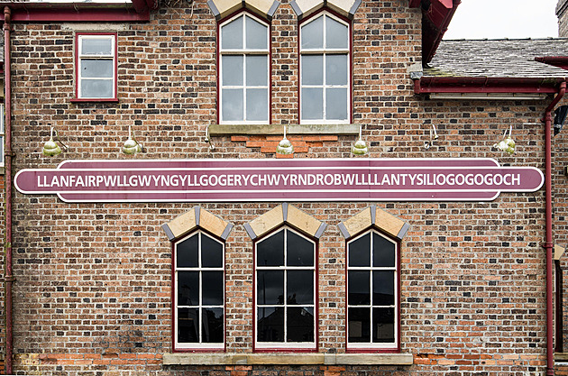 Llanfairpwllgwyngyll a další. Velšané vyrazili do boje za zachování svých jmen