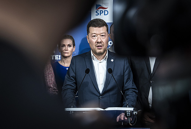 Povolební jednání se rozbíhají. Babiš vyrazil autem k Motoristům