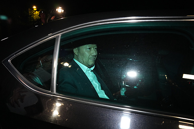 Povolební jednání se rozjela. U Babiše doma se vystřídali Motoristé s Okamurou