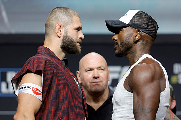 Teď o titul? Procházka dvě kola prohrával, pak rozjel chaos a Američana knokautoval