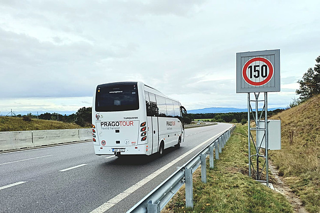 Na 47 kilometrech dálnice D3 na jihu Čech už mohou řidiči jezdit stopadesátkou