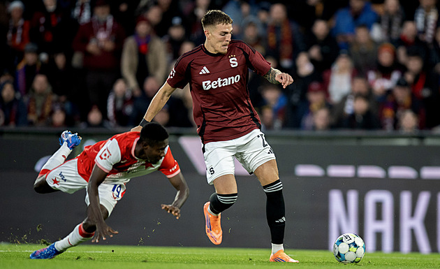 Vydru jsem měl vyloučit, kál se sudí po své premiéře v derby. Trenéři ho ale chválili