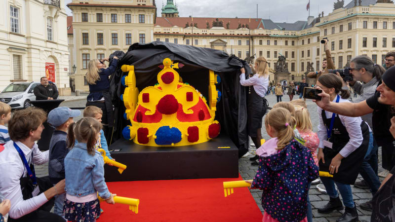 Koruna z kostiček oslavila 25 let továrny LEGO® v Kladně