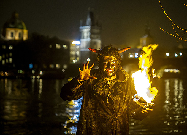 Mikuláše už v Praze skoro neseženete. Rodiče je zamlouvají i rok předem
