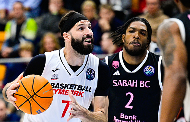 ONLINE: Vlažný úvod, teď Nymburk válí. V Lize mistrů vede nad Baku už o třicet bodů