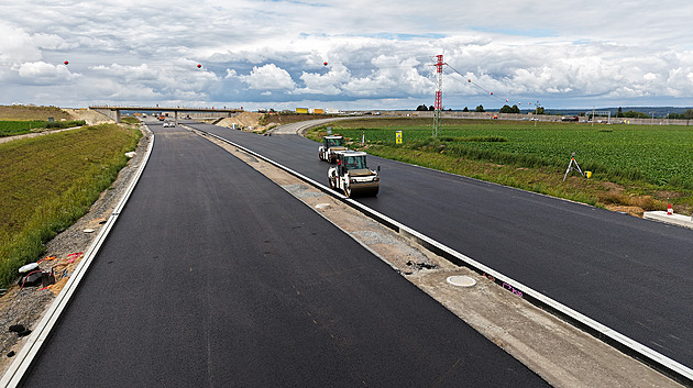 Úsek dálnice D35 na Jičínsku postaví sdružení firem za víc než čtyři miliardy