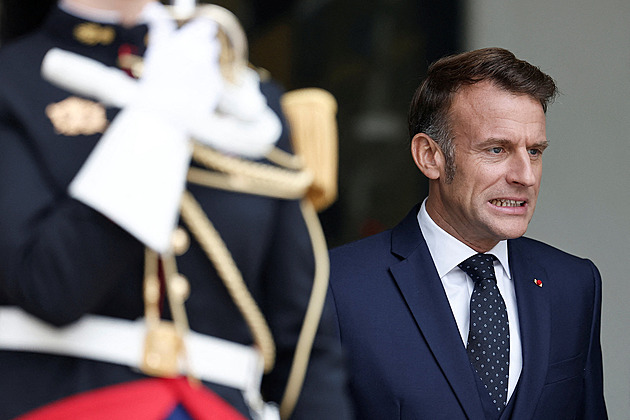 Macronův volný pád podráží celou Evropu. V Bruselu se mu už pomalu píše epitaf