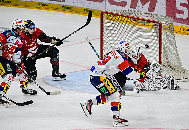 ONLINE: Budějovice jdou do čela, vyhrál i Třinec. Pardubice vedou na Spartě