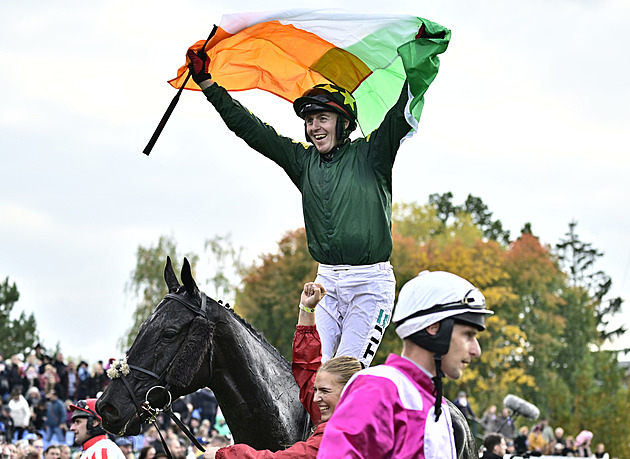 Velkou pardubickou po třiceti letech vyhrál zahraniční kůň, irský Stumptown