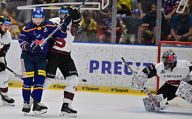 ONLINE: Sparta vede nad Budějovicemi už 2:0, Hradec v derby přivítá Pardubice