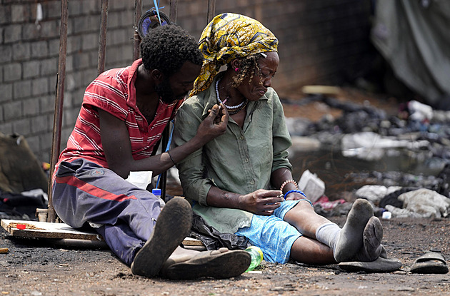 Bluetoothing aneb fet zdarma. Narkomani místo jehel sdílejí krev a HIV se šíří