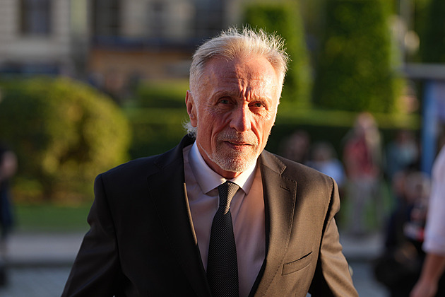 Bývalý premiér Topolánek má rakovinu slinivky, začíná s chemoterapií