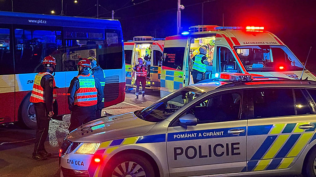 Dívka v Radějovicích zkolabovala při výstupu z autobusu, vážně se zranila