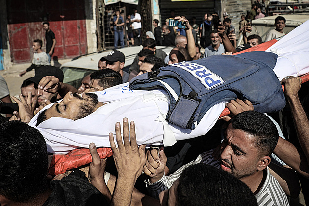 Hrál radiologa, zpěváka nebo oběť. Hvězdu propagandy Palestiny zabil klan Dogmušů