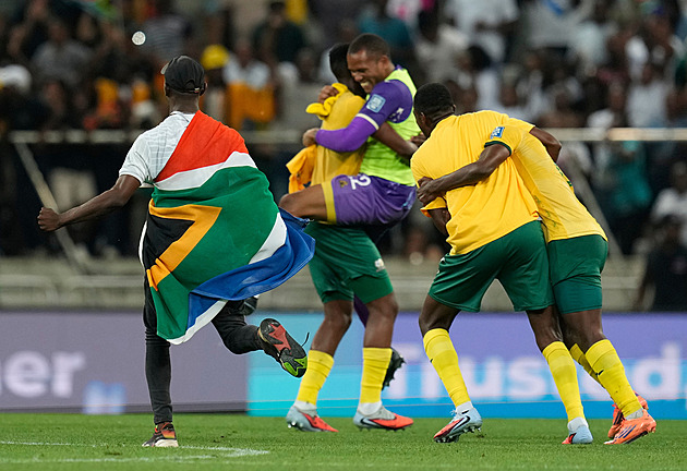 Neoprávněný start a kontumace. JAR se i přesto kvalifikovala na MS, dál jde i Katar