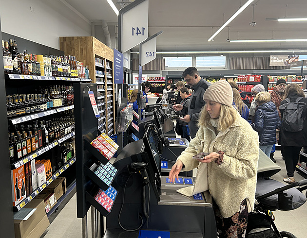 Tesco expres nové generace. Marketu v Turnově pomáhá s výběrem produktů AI